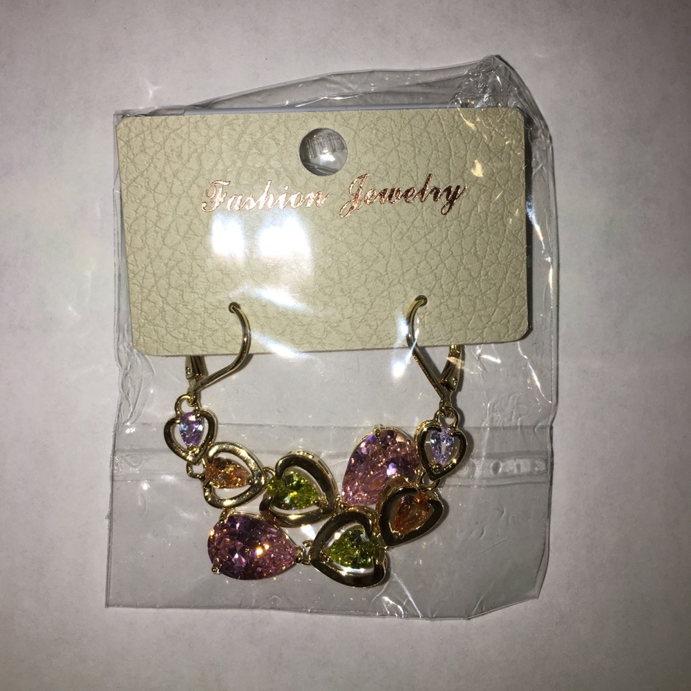 NWT!!! Heart Shaped Drop Earrings Made With CZ